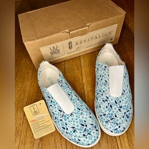 Revitalign Women's Floral Slip-On Sneakers - Blue